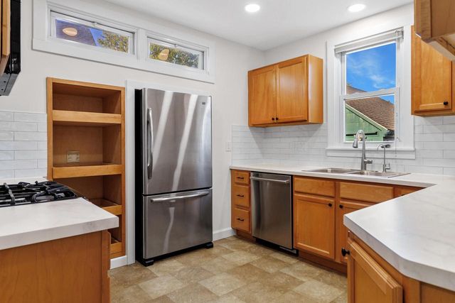214 S Garfield AVENUE, Port Washington, WI 53074