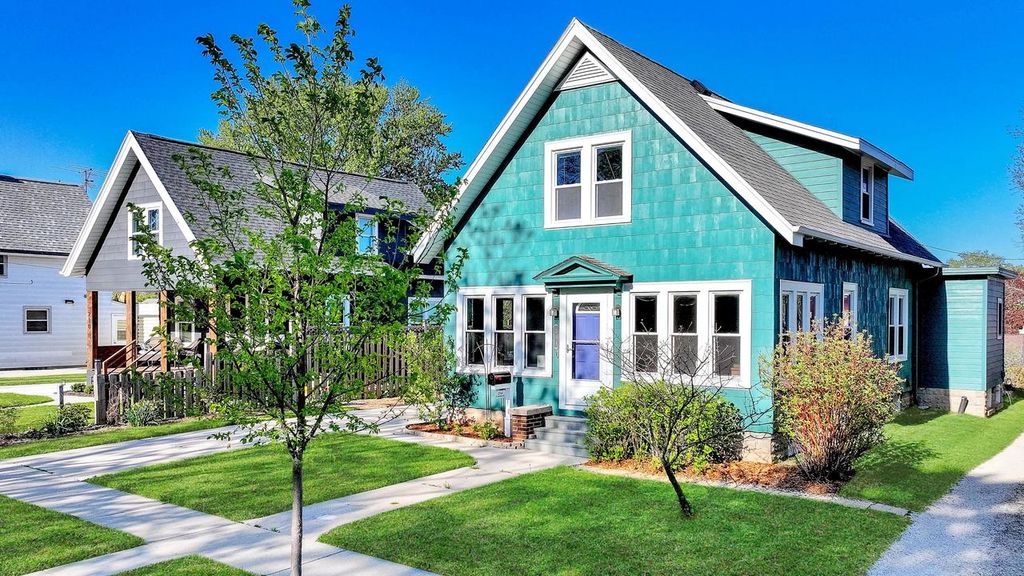 214 S Garfield AVENUE, Port Washington, WI 53074