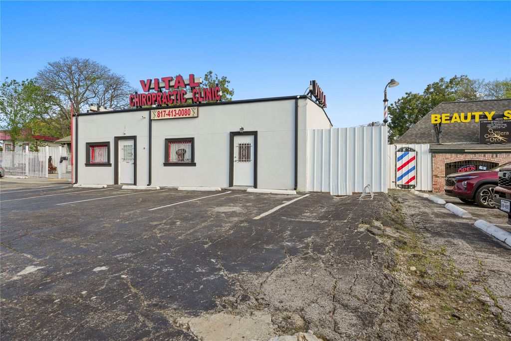 3017 E Lancaster Avenue, Fort Worth, TX 76103 — photo 2