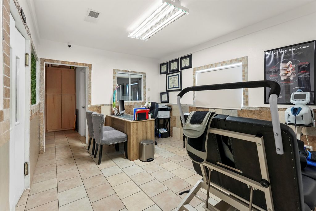 3017 E Lancaster Avenue, Fort Worth, TX 76103 — photo 5