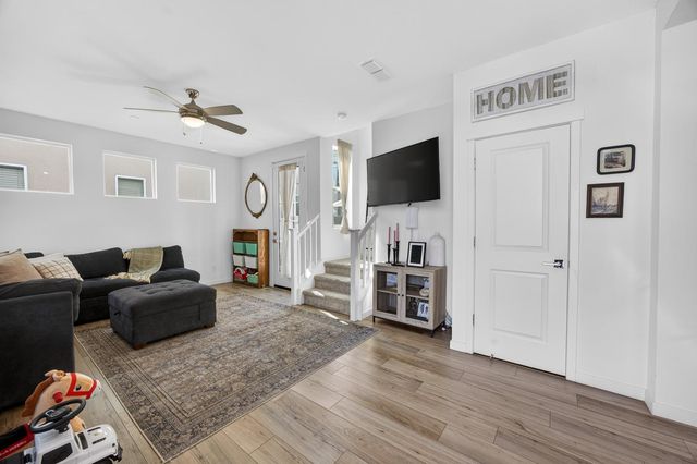 251 Cinema St, Sacramento, CA 95823