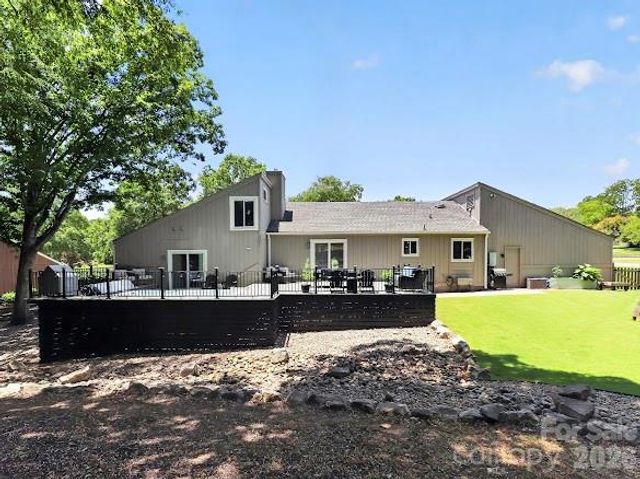 8401 Raintree Lane, Charlotte, NC 28277