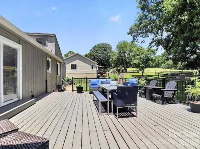 8401 Raintree Lane, Charlotte, NC 28277