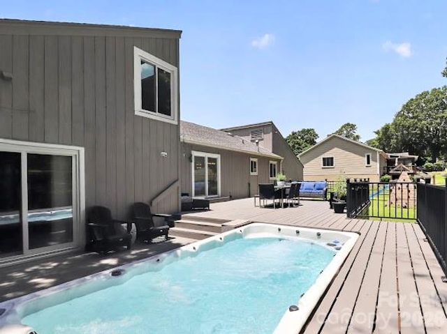 8401 Raintree Lane, Charlotte, NC 28277