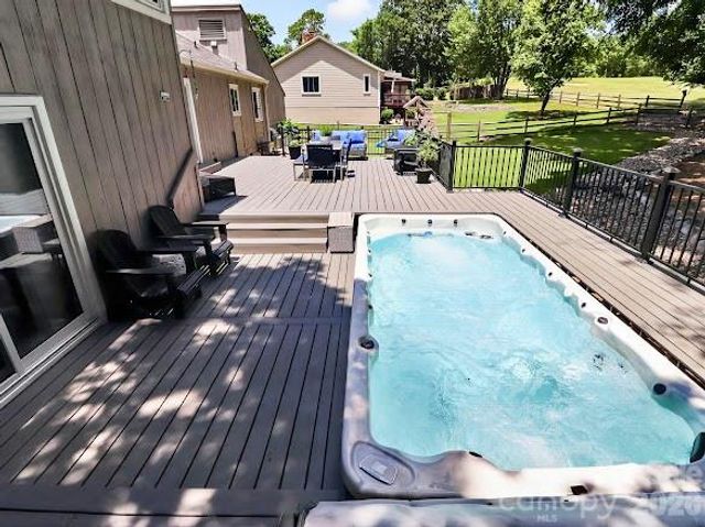 8401 Raintree Lane, Charlotte, NC 28277