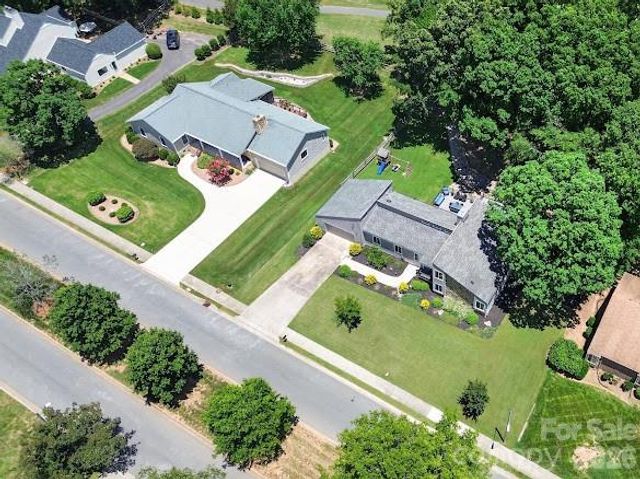 8401 Raintree Lane, Charlotte, NC 28277