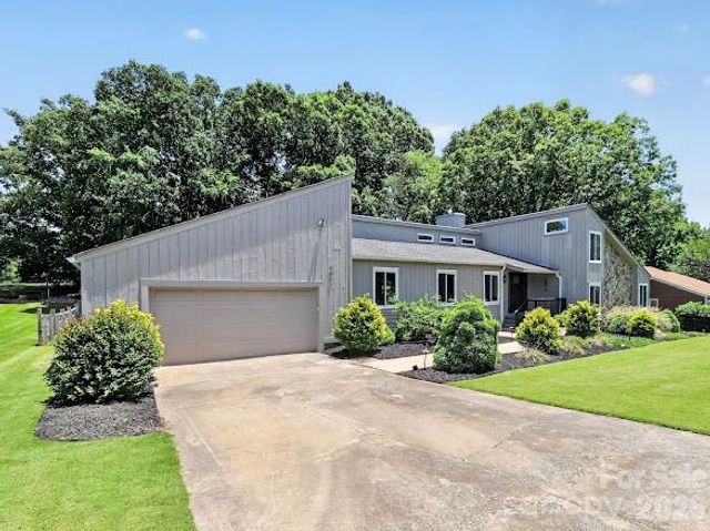 8401 Raintree Lane, Charlotte, NC 28277