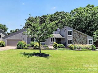 8401 Raintree Lane, Charlotte, NC 28277