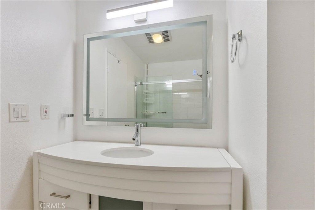 Image 13 of property listing at 7777 W 91st, Los Angeles, CA 90293