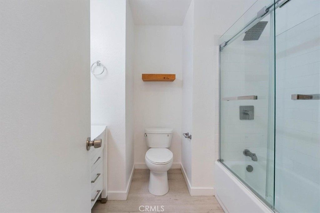 Image 14 of property listing at 7777 W 91st, Los Angeles, CA 90293