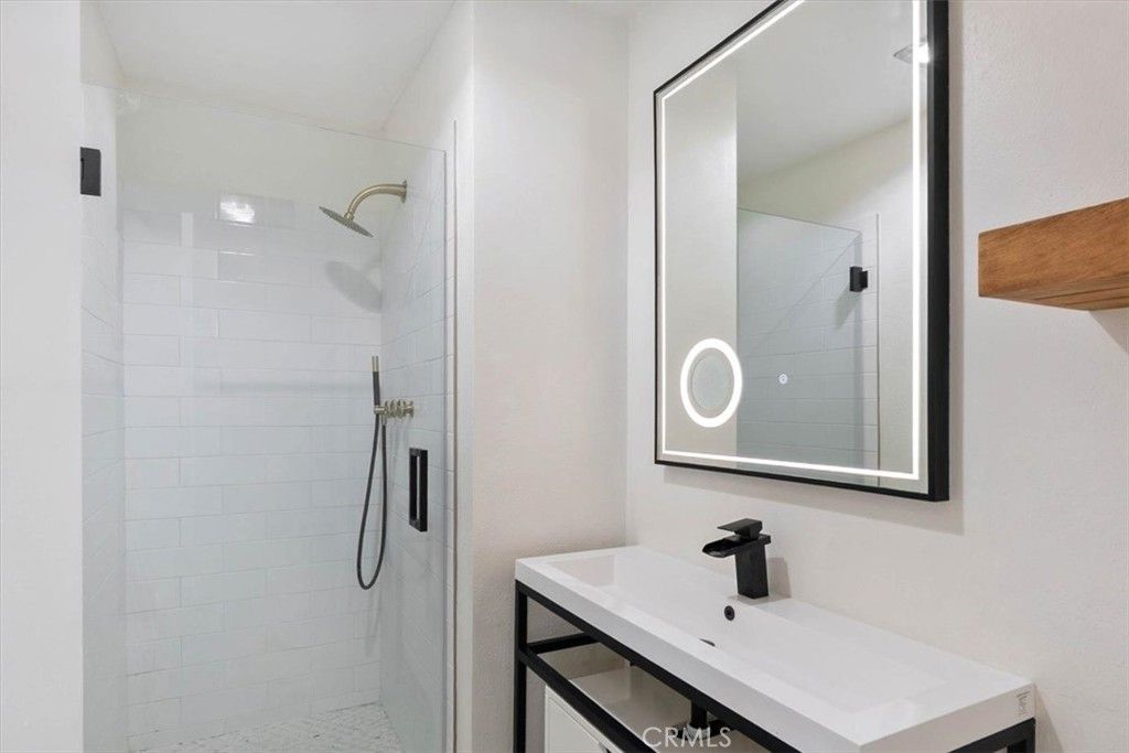 Image 16 of property listing at 7777 W 91st, Los Angeles, CA 90293