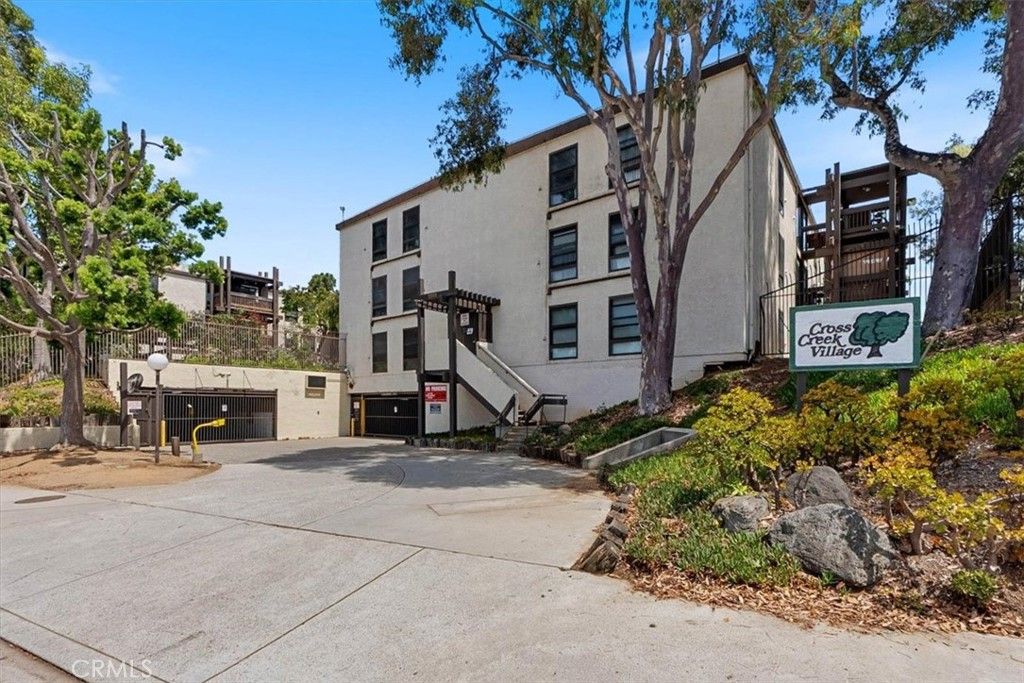 Image 24 of property listing at 7777 W 91st, Los Angeles, CA 90293