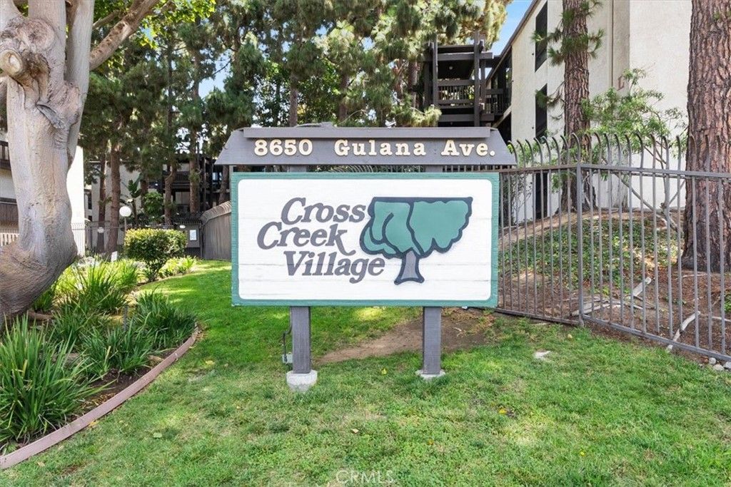 Image 25 of property listing at 7777 W 91st, Los Angeles, CA 90293