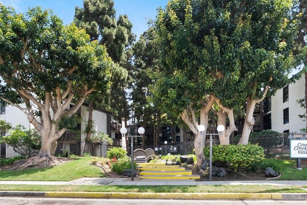 Image 26 of property listing at 7777 W 91st, Los Angeles, CA 90293