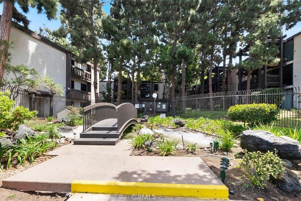 Image 27 of property listing at 7777 W 91st, Los Angeles, CA 90293