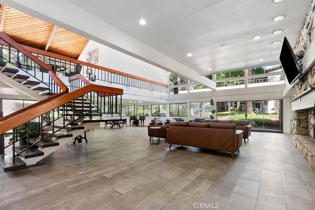 Image 28 of property listing at 7777 W 91st, Los Angeles, CA 90293
