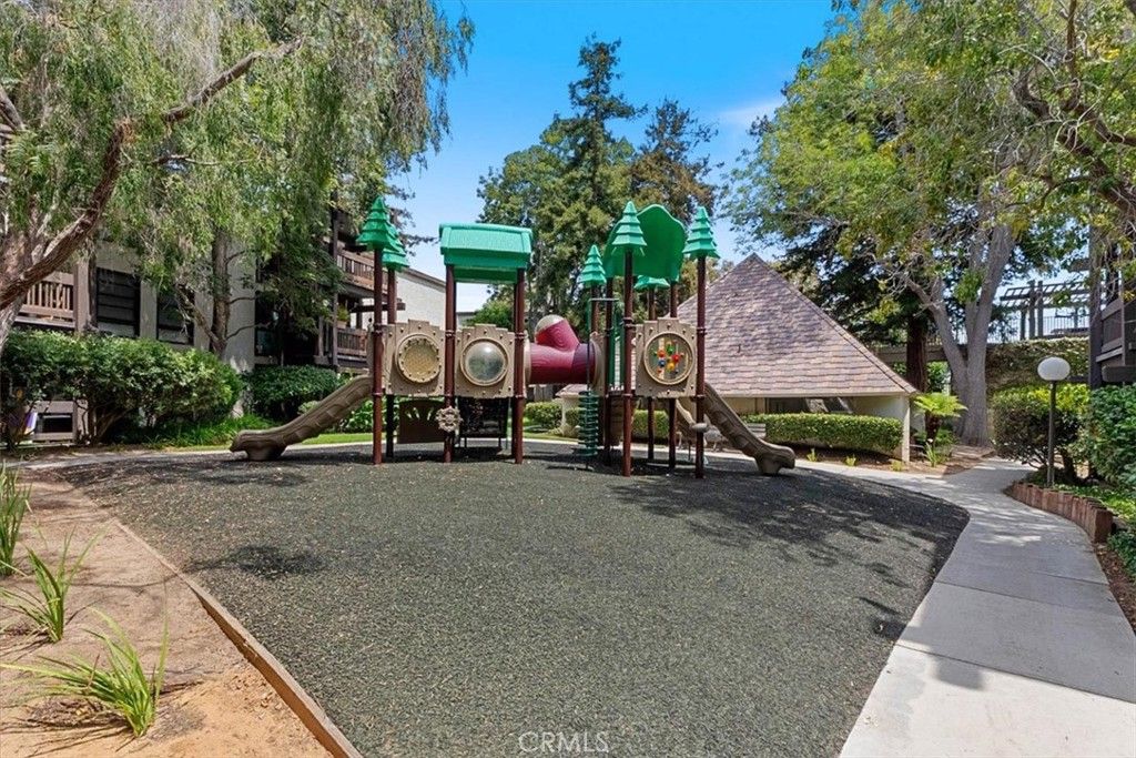 Image 33 of property listing at 7777 W 91st, Los Angeles, CA 90293