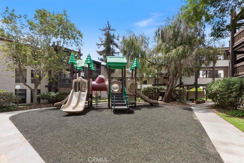 Image 34 of property listing at 7777 W 91st, Los Angeles, CA 90293