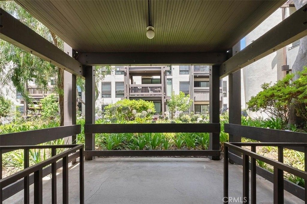 Image 5 of property listing at 7777 W 91st, Los Angeles, CA 90293