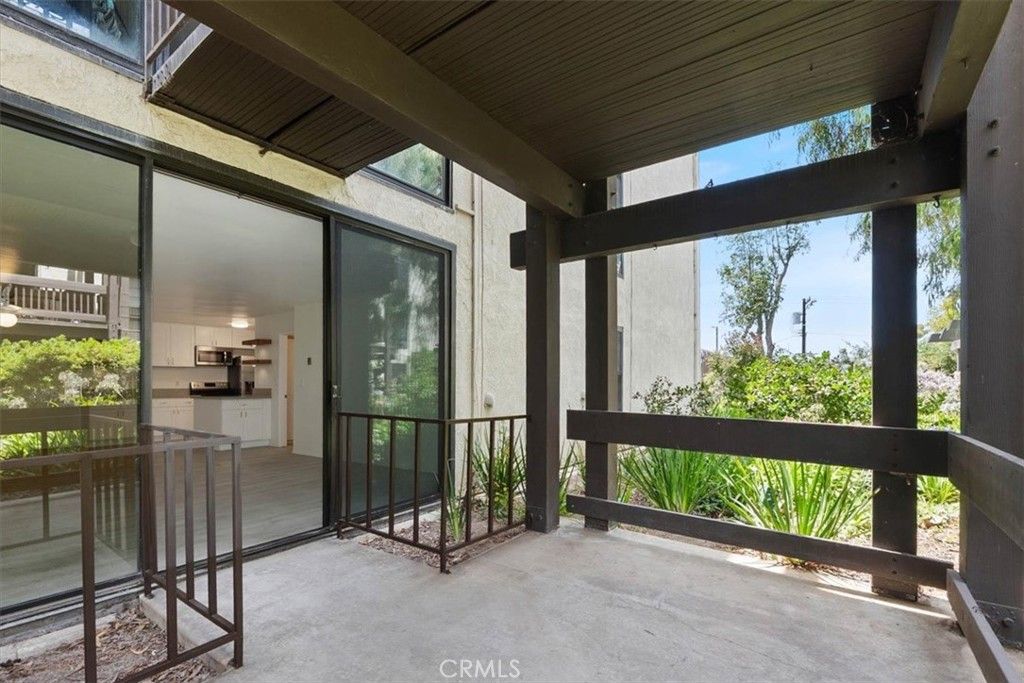 Image 6 of property listing at 7777 W 91st, Los Angeles, CA 90293
