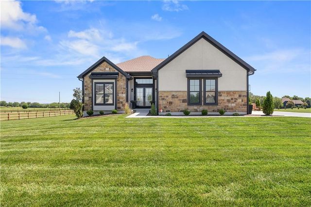 9717 Ingrid Street, De Soto, KS 66018