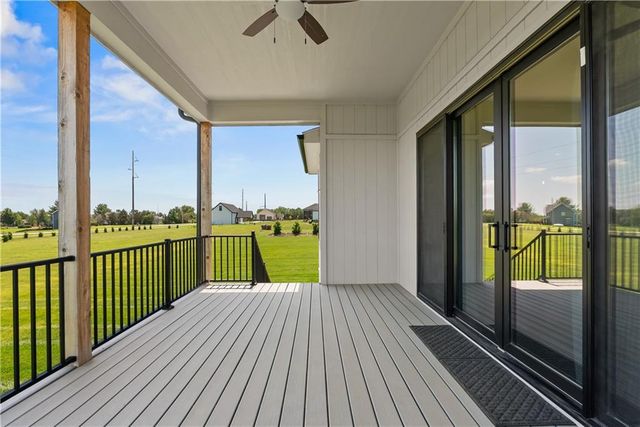 9717 Ingrid Street, De Soto, KS 66018