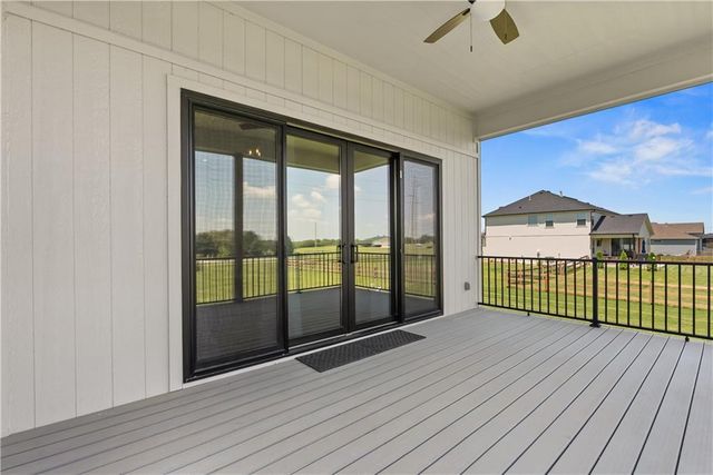 9717 Ingrid Street, De Soto, KS 66018