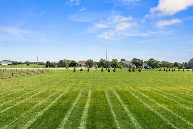 9717 Ingrid Street, De Soto, KS 66018