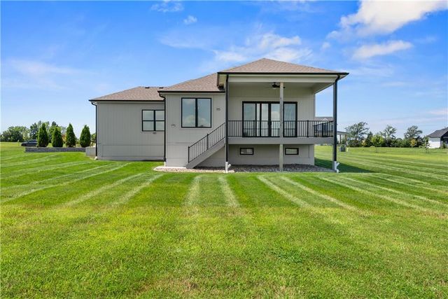 9717 Ingrid Street, De Soto, KS 66018