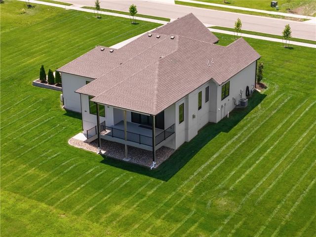 9717 Ingrid Street, De Soto, KS 66018