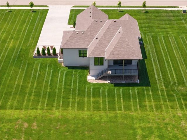 9717 Ingrid Street, De Soto, KS 66018