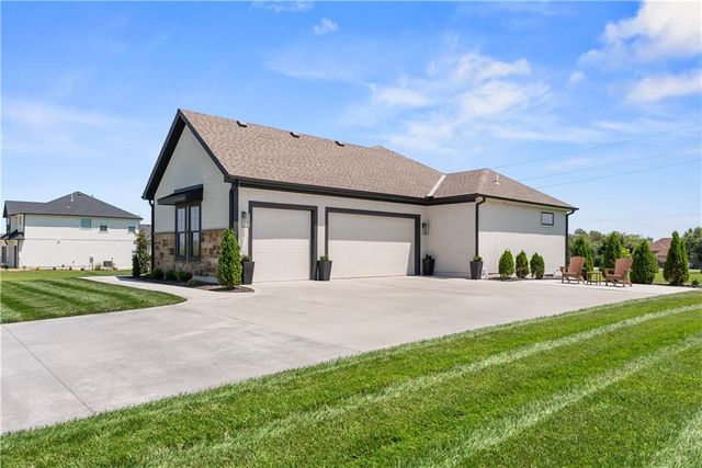 9717 Ingrid Street, De Soto, KS 66018