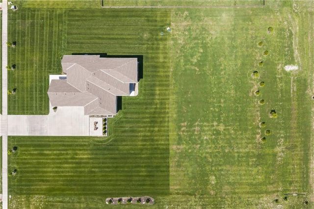 9717 Ingrid Street, De Soto, KS 66018