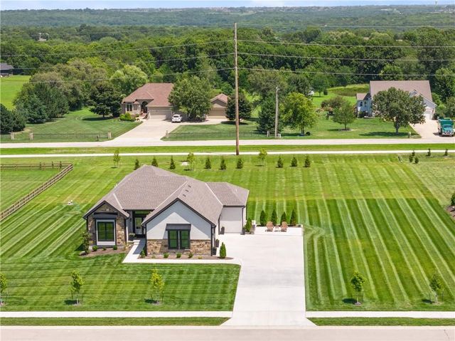 9717 Ingrid Street, De Soto, KS 66018