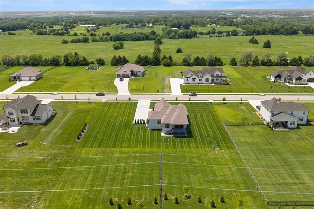 9717 Ingrid Street, De Soto, KS 66018