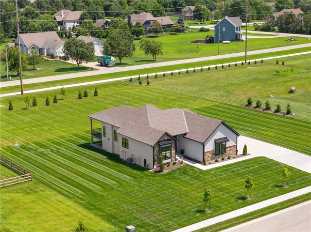 9717 Ingrid Street, De Soto, KS 66018