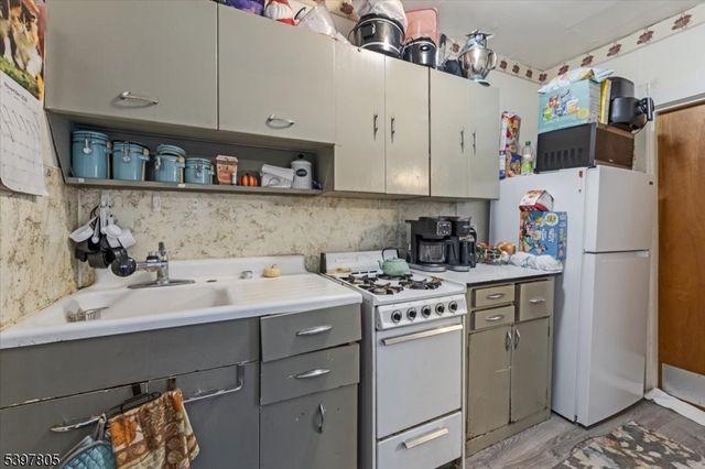 99 S Main St, Phillipsburg Town, NJ 08865