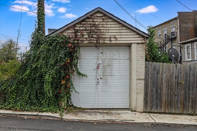 99 S Main St, Phillipsburg Town, NJ 08865