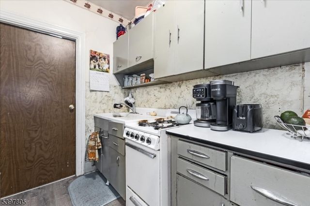 99 S Main St, Phillipsburg Town, NJ 08865