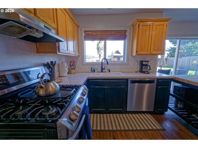 763 Se BOYSEN Ln, Dundee, OR 97115