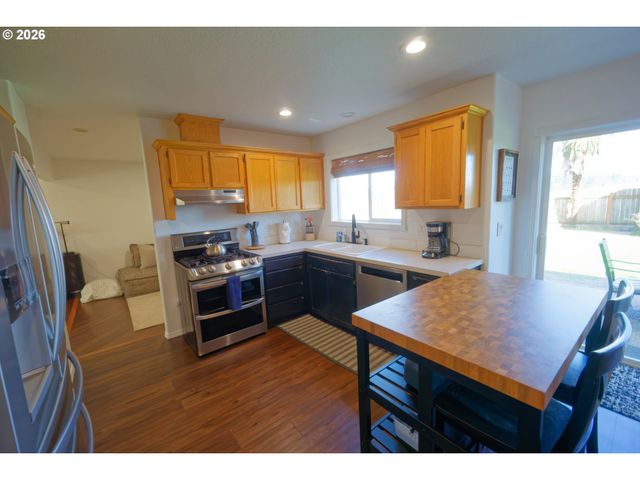 763 Se BOYSEN Ln, Dundee, OR 97115