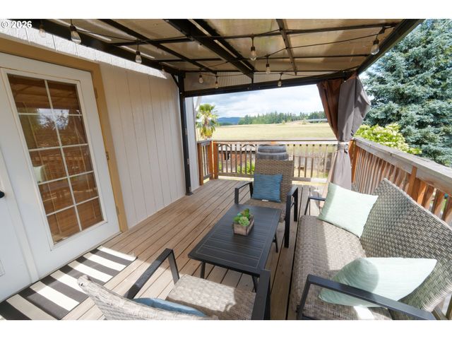 763 Se BOYSEN Ln, Dundee, OR 97115