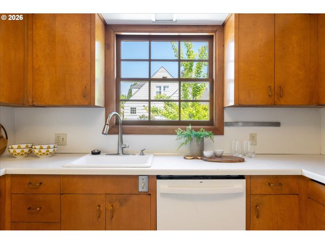 3045 Ne 32ND Pl, Portland, OR 97212
