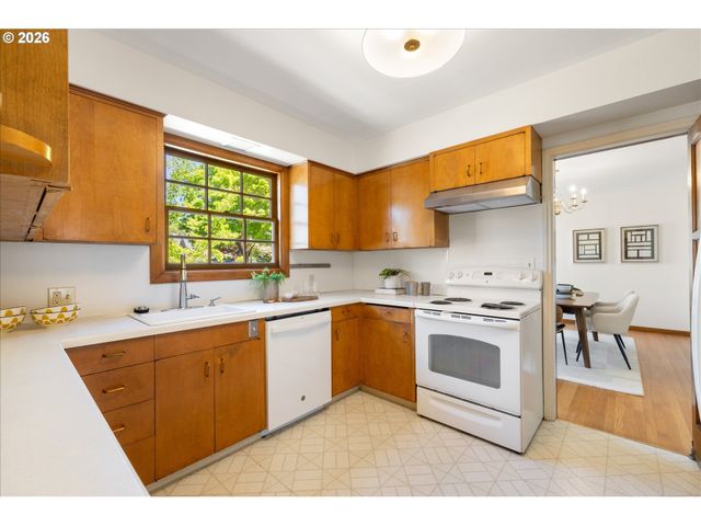 3045 Ne 32ND Pl, Portland, OR 97212