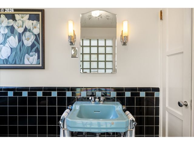 3045 Ne 32ND Pl, Portland, OR 97212
