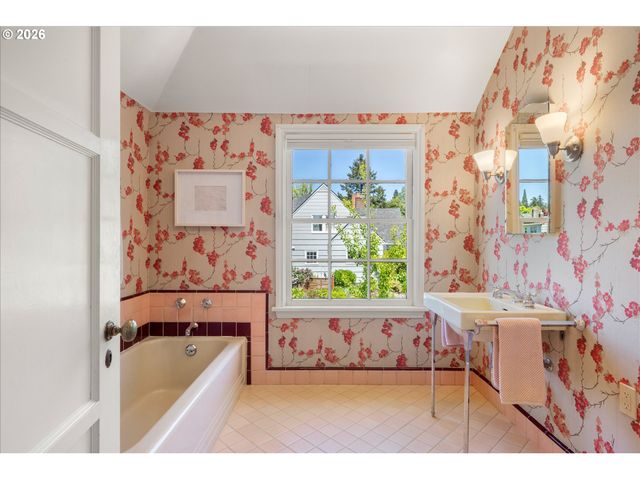 3045 Ne 32ND Pl, Portland, OR 97212