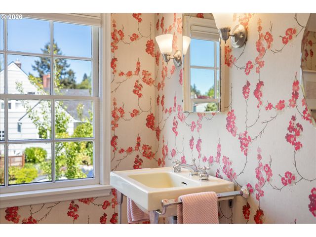 3045 Ne 32ND Pl, Portland, OR 97212
