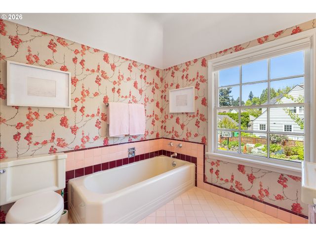 3045 Ne 32ND Pl, Portland, OR 97212