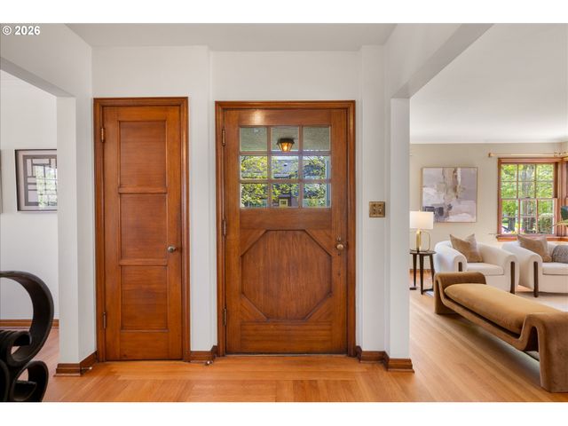 3045 Ne 32ND Pl, Portland, OR 97212