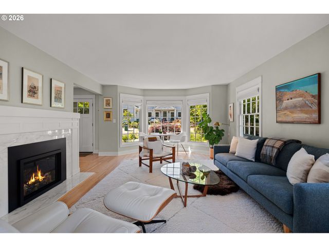 8795 Sw BIRCHWOOD Rd, Portland, OR 97225